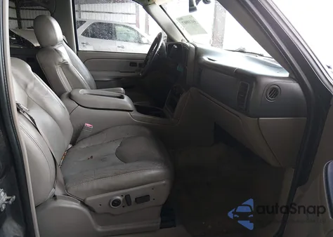 2004 Chevrolet Suburban 1500 Lt из США, поврежденный, VIN 3GNEC16Z94G227866